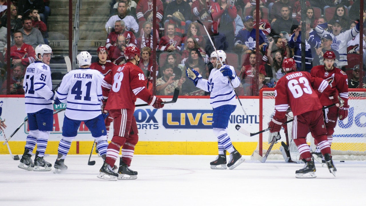 Coyotes' win streak halted by red-hot Maple Leafs